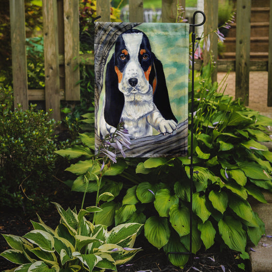 Basset Hound at the tree Garden Flag – Decorative Outdoor Yard Flag
