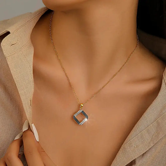 Stunning Style – Gold