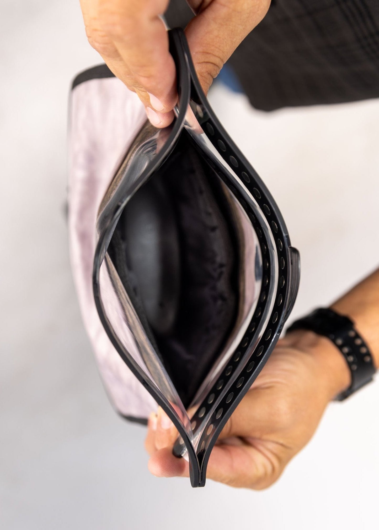 Mossy Oak - Auto-Sealing, Waterproof, Floating, Scent Proof Shotgun Bag by Dry Pocket Apparel