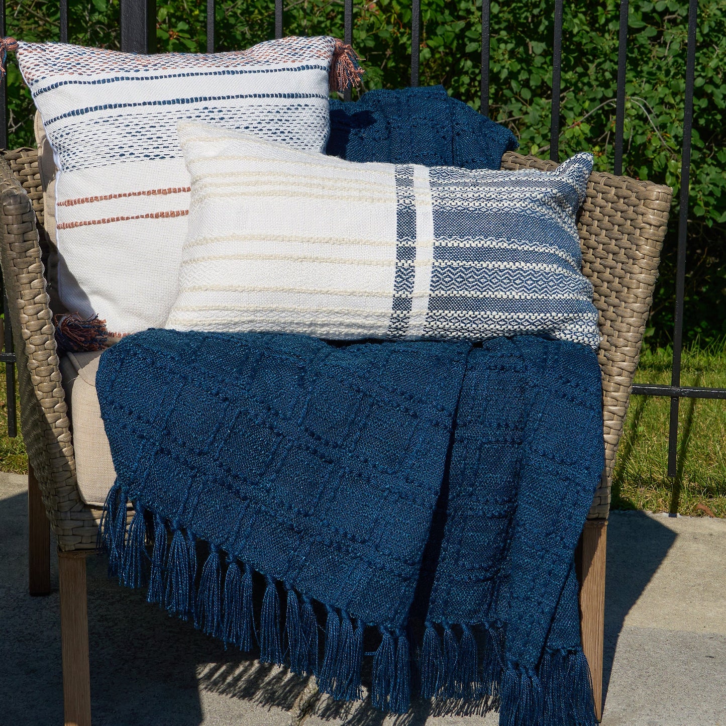 Jayde Teal Handwoven Indoor/Outdoor 50x70" Throw Blanket