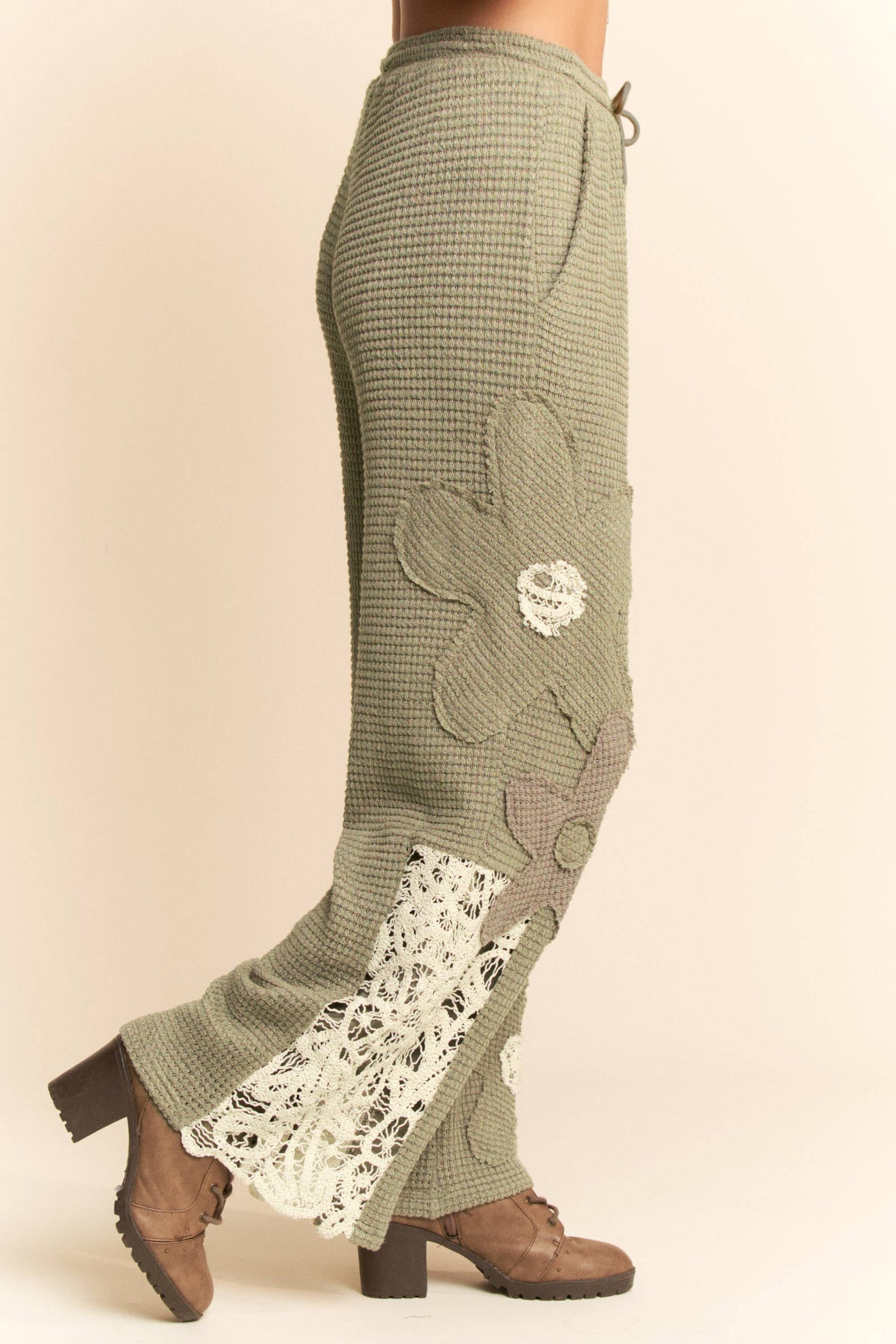 THERMAL MIXTURE KNIT WIDE OPENING PANTS by Davi & Dani