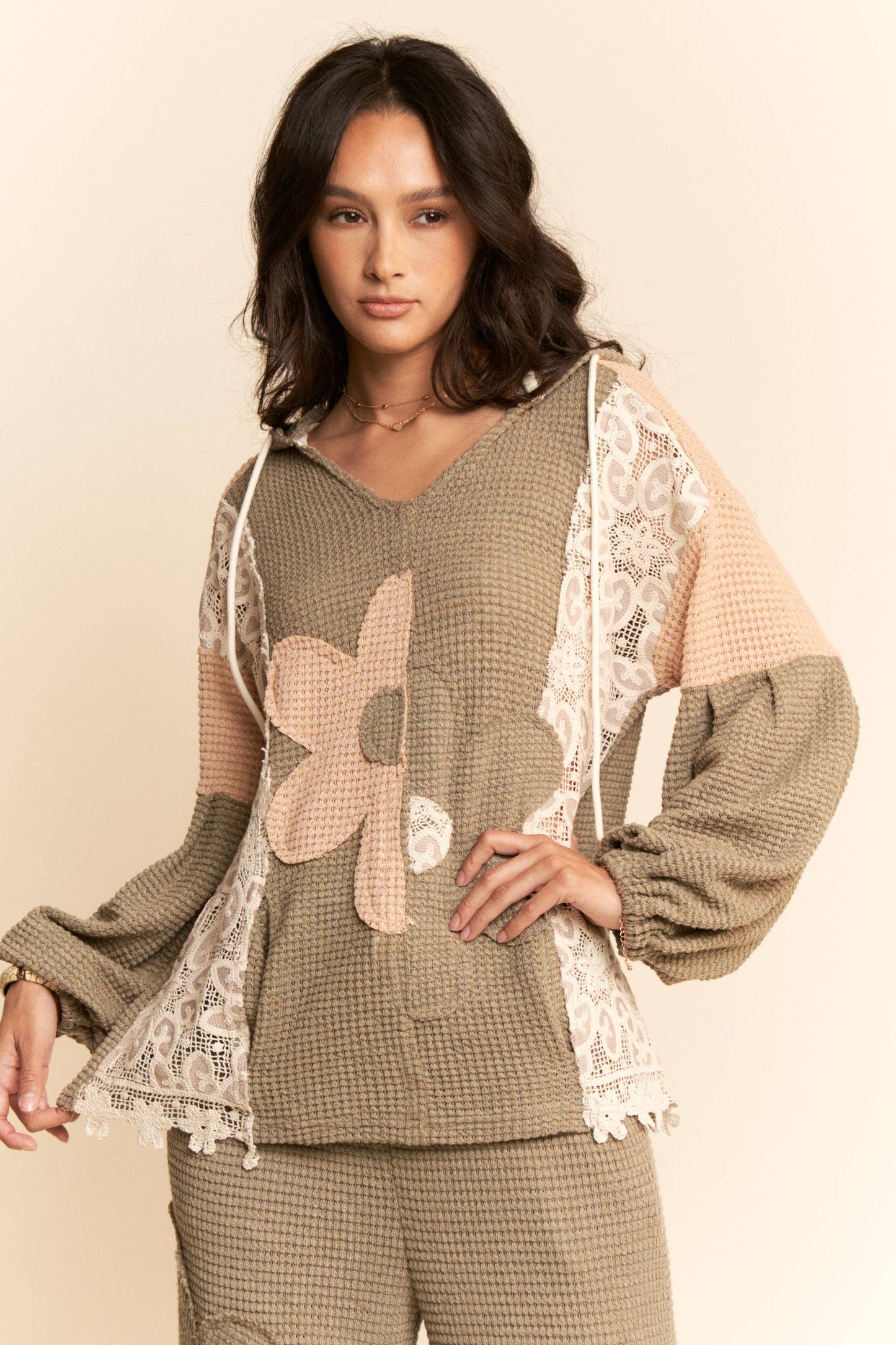 HOODIE OVERSIZED KNIT TOP WITH FLOWER PATCH by Davi & Dani