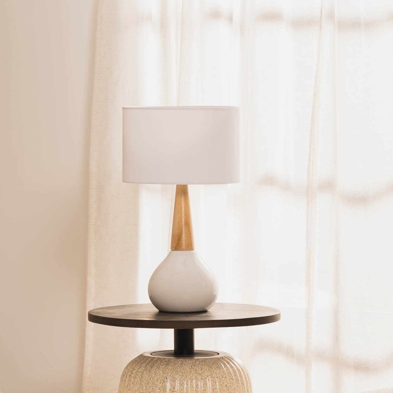 Baugo White Ceramic Table Lamp