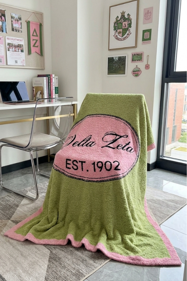 SC - ETA 5/20 - Delta Zeta Luxury Blanket