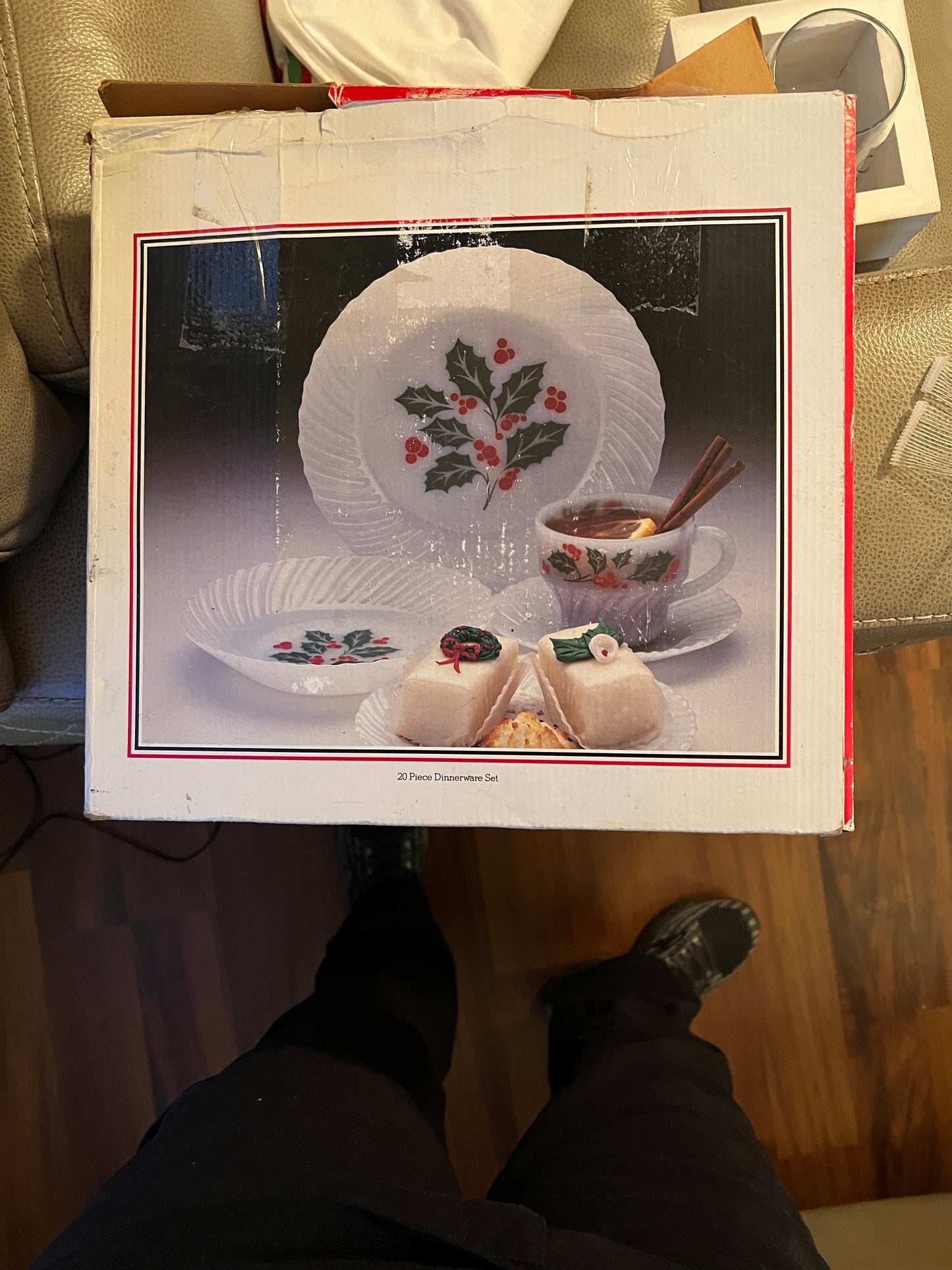 Termocrisa Holly Berry 20-piece dinnerware set