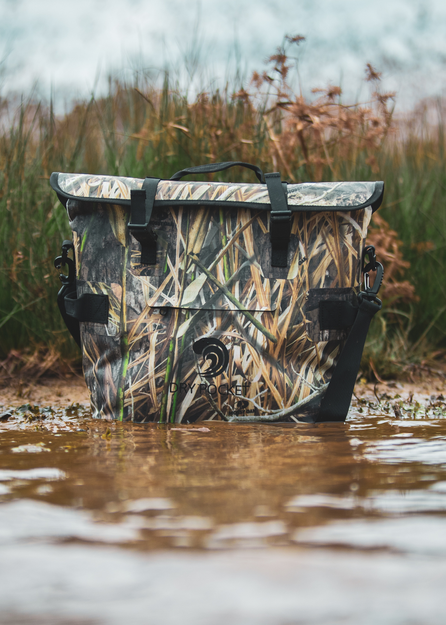 Mossy Oak - Auto-Sealing, Waterproof, Floating, Scent Proof Day-Pack Cooler by Dry Pocket Apparel