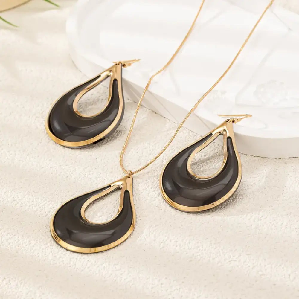 Stopping Traffic – Black